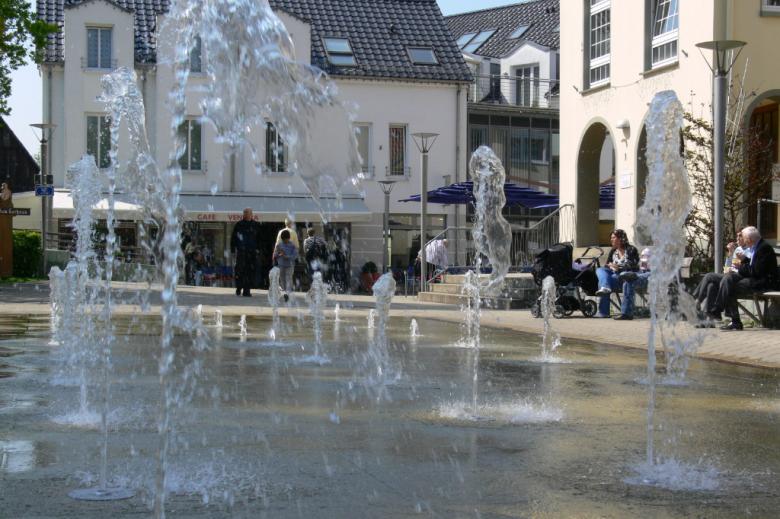 Wasserspiel auf dem Jahnplatz der Bad Sassendorfer Innenstadt