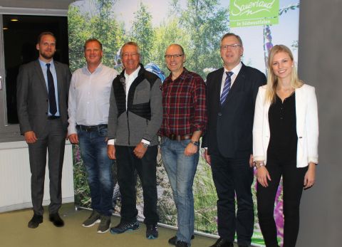 Gruppenfoto der Vorstandsmitglieder der Sauerland-Radwelt